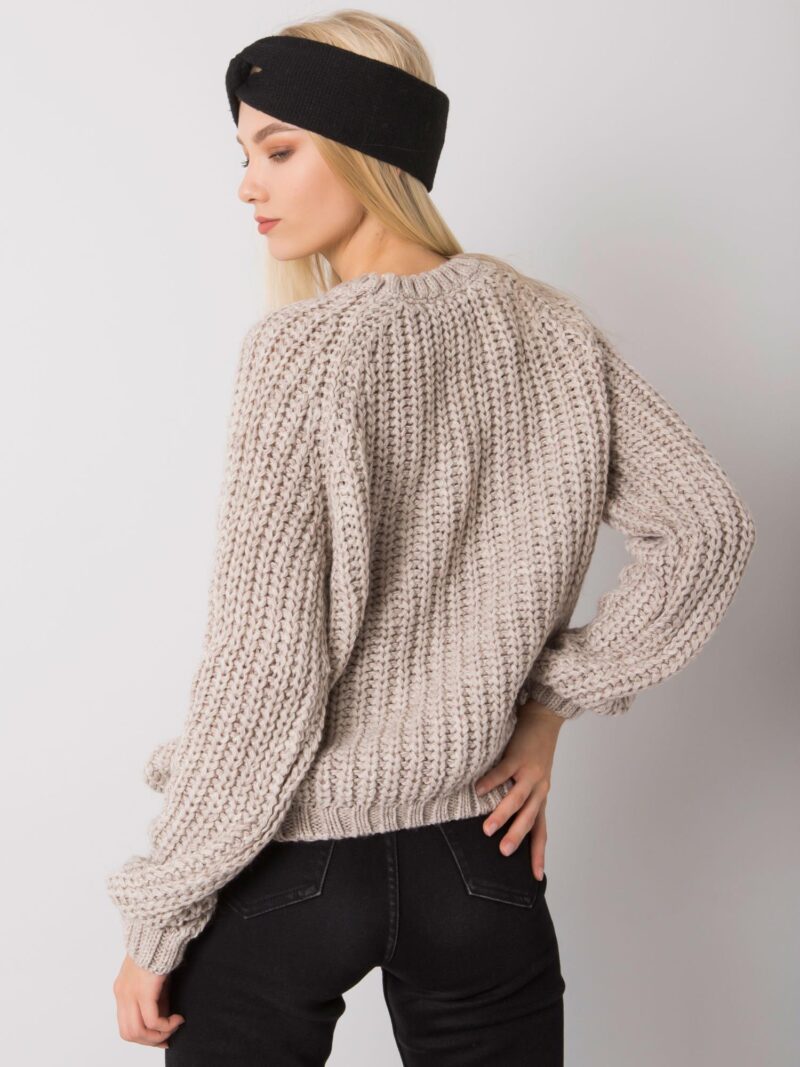 Beżowy luźny sweter damski - obrazek 4