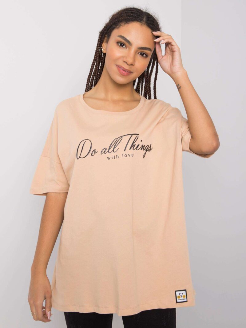 Beżowy t-shirt oversize z nadrukiem