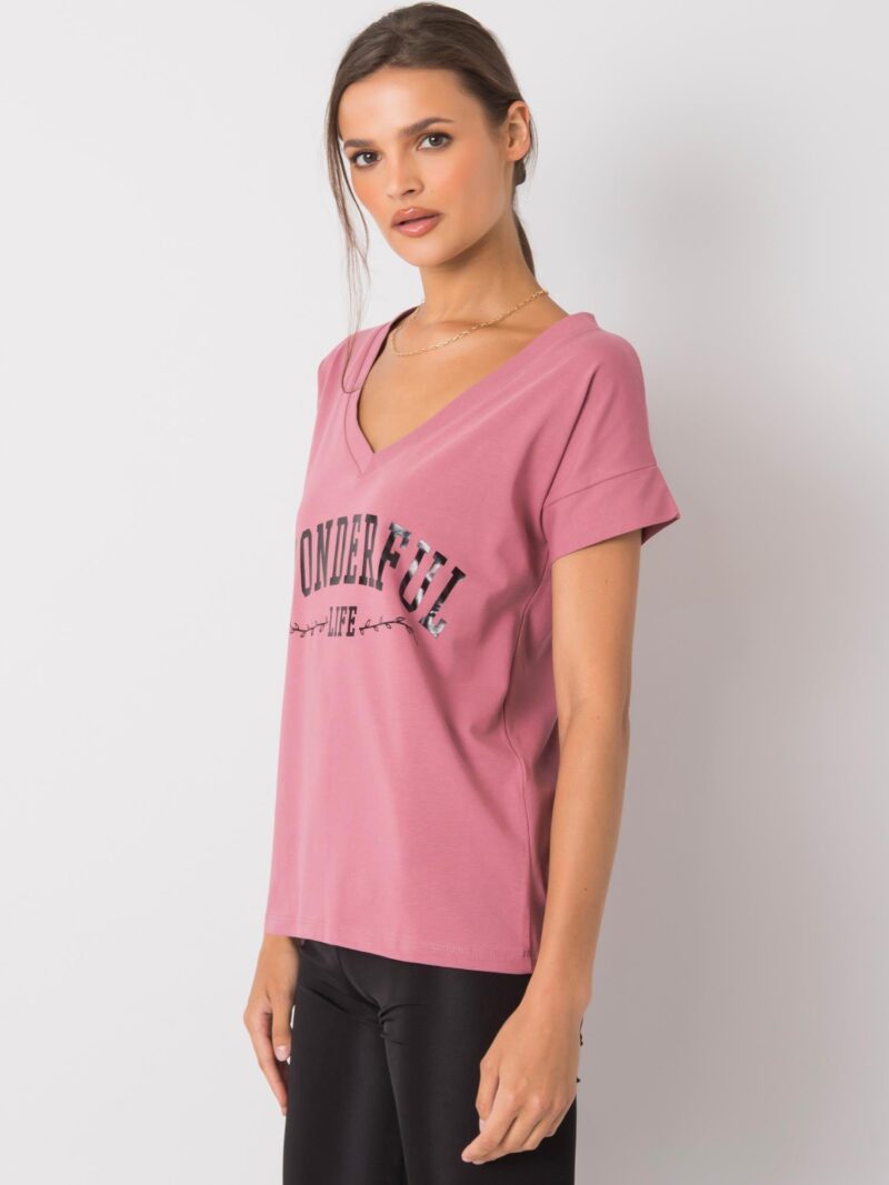 Różowy t-shirt z dekoltem w serek - obrazek 2