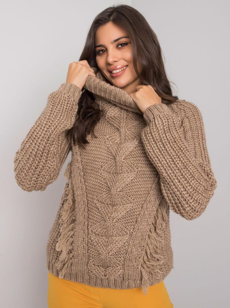Ciemnobeżowy sweter z golfem