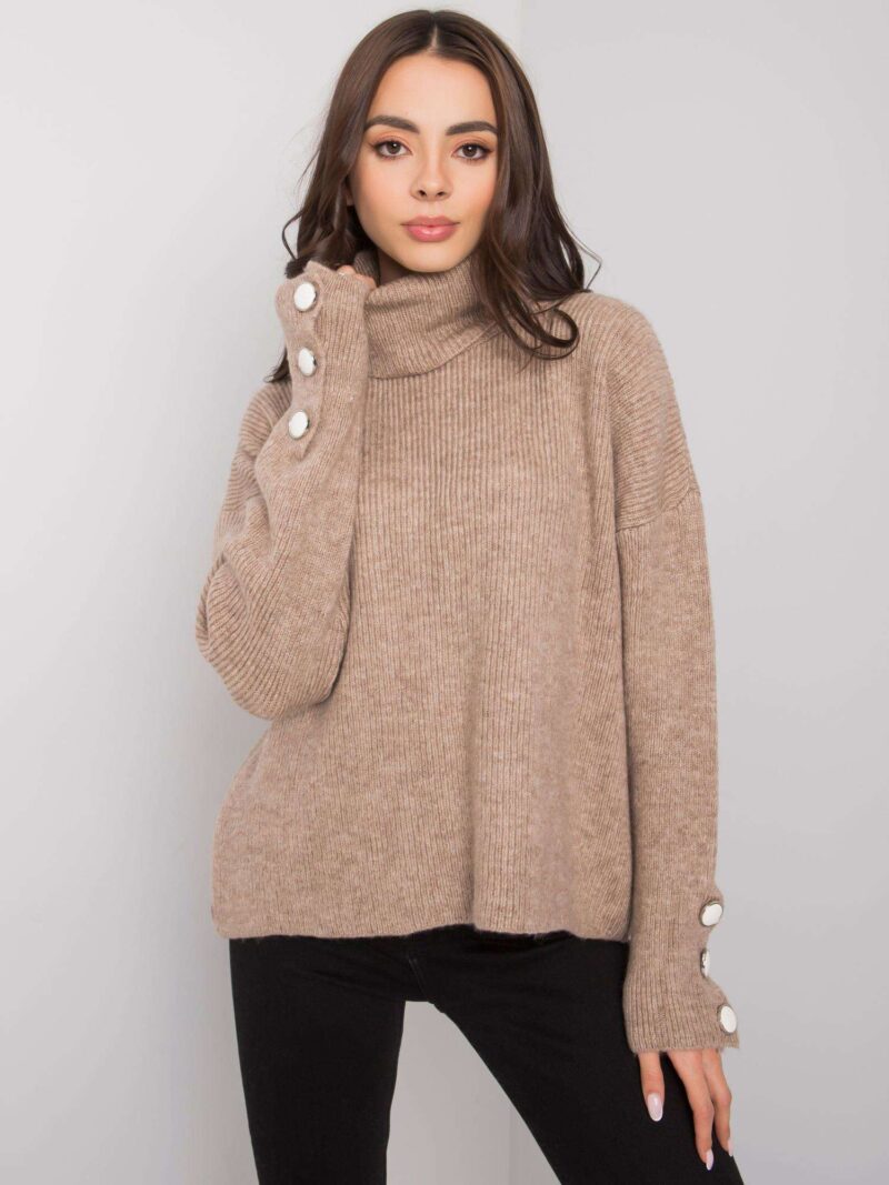 Beżowy sweter z golfem