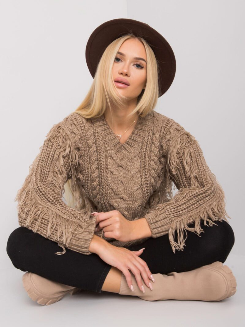 Beżowy sweter z frędzlami
