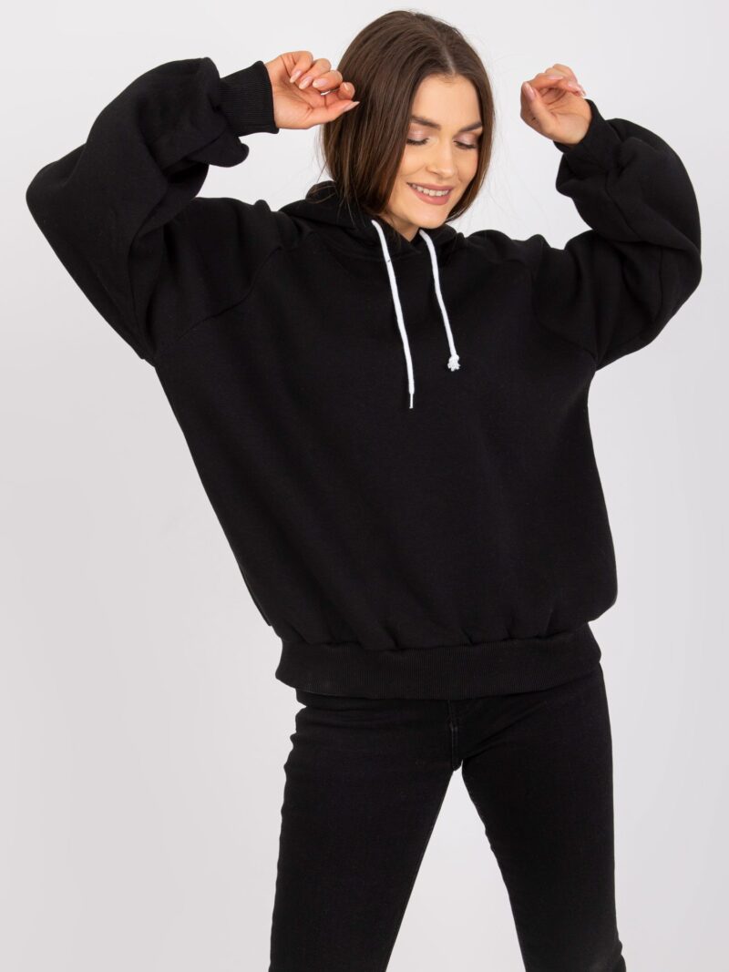 Czarna bluza oversize z kapturem i nadrukiem na plecach - obrazek 2