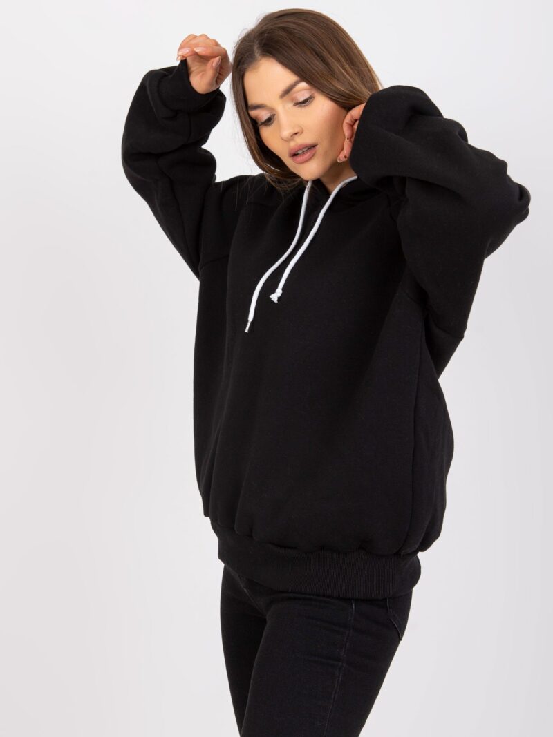 Czarna bluza oversize z kapturem i nadrukiem na plecach - obrazek 3