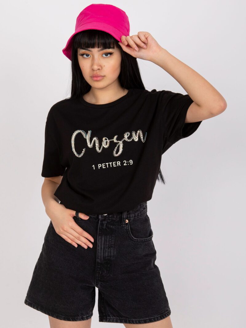 Czarny t-shirt z napisem z przodu - obrazek 2
