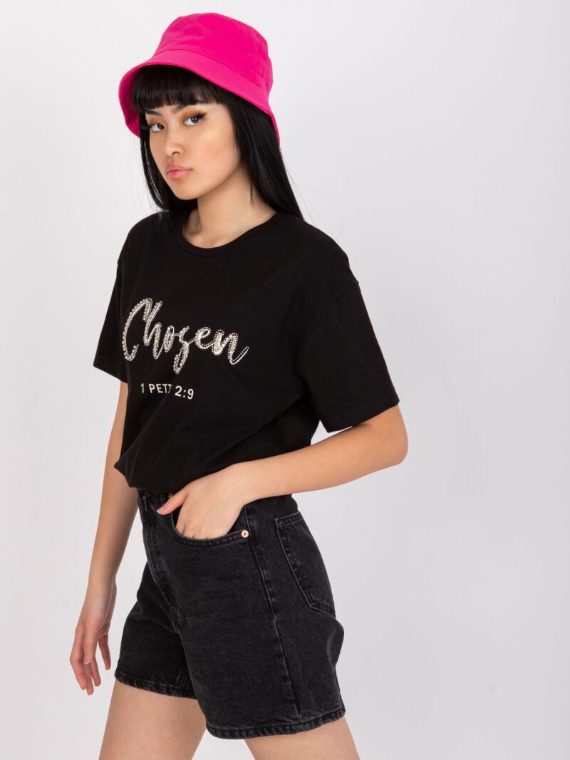 Czarny t-shirt z napisem z przodu - obrazek 4