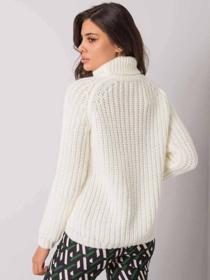 Sweter z golfem w kolorze ecru - obrazek 2