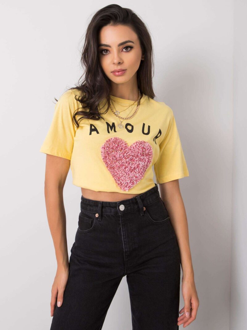 Żółty krótki t-shirt z krótkim rękawem