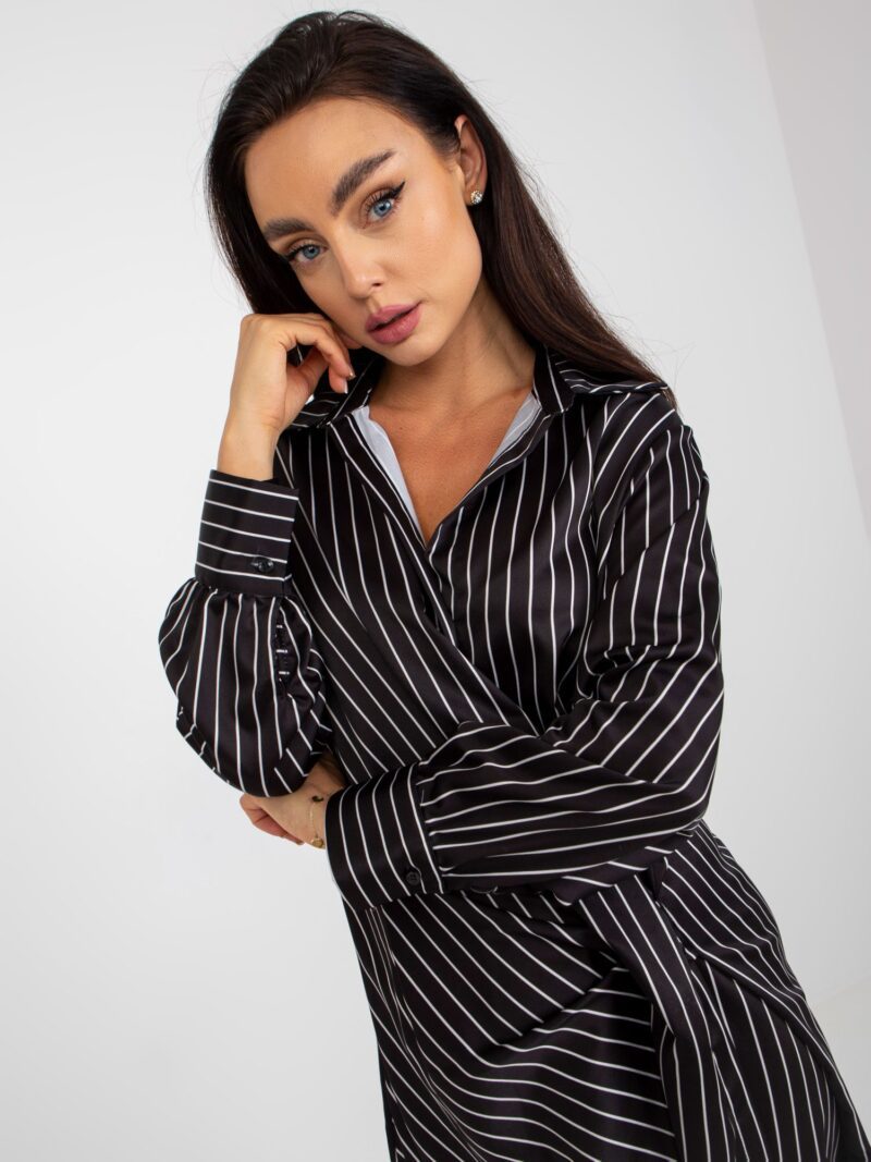 Czarna sukienka koszulowa oversize - obrazek 2