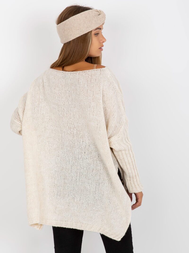 Luźny sweter oversize w kolorze ecru - obrazek 5