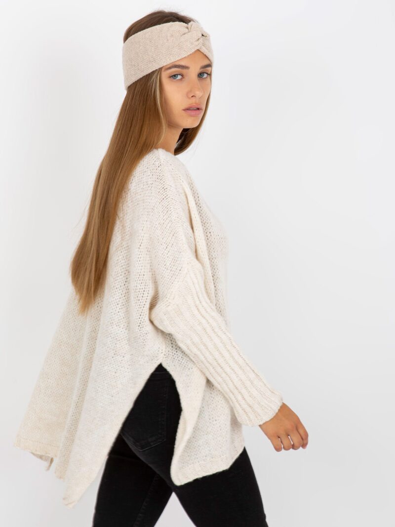 Luźny sweter oversize w kolorze ecru