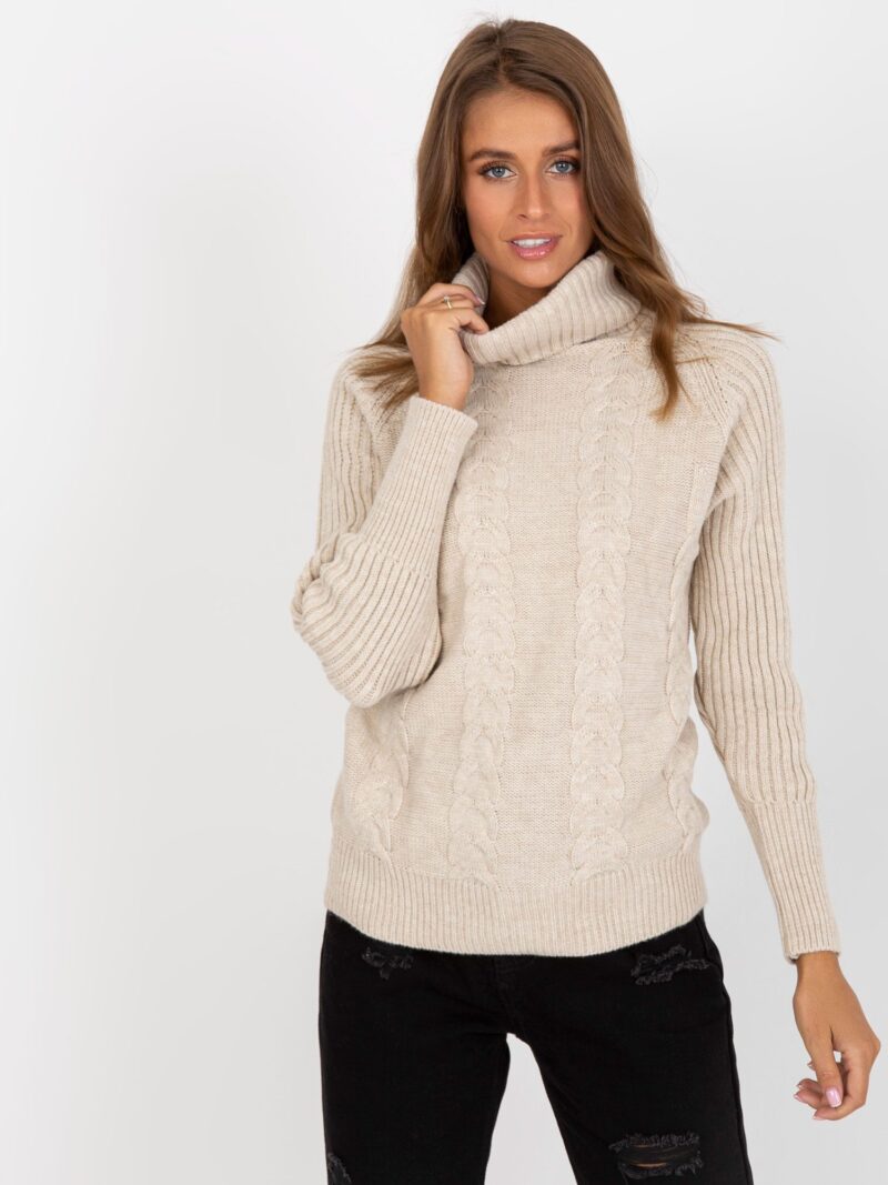 Beżowy sweter z golfem
