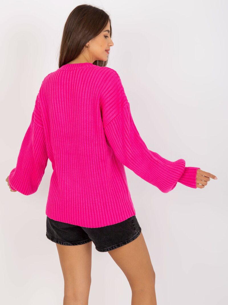 Różowy sweter oversize z szerokimi rękawami - obrazek 4