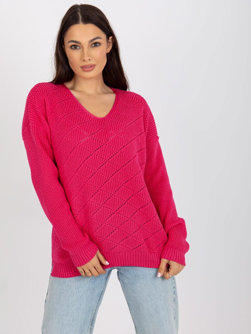 Różowy sweter ażurowy z dekoltem w serek - obrazek 6