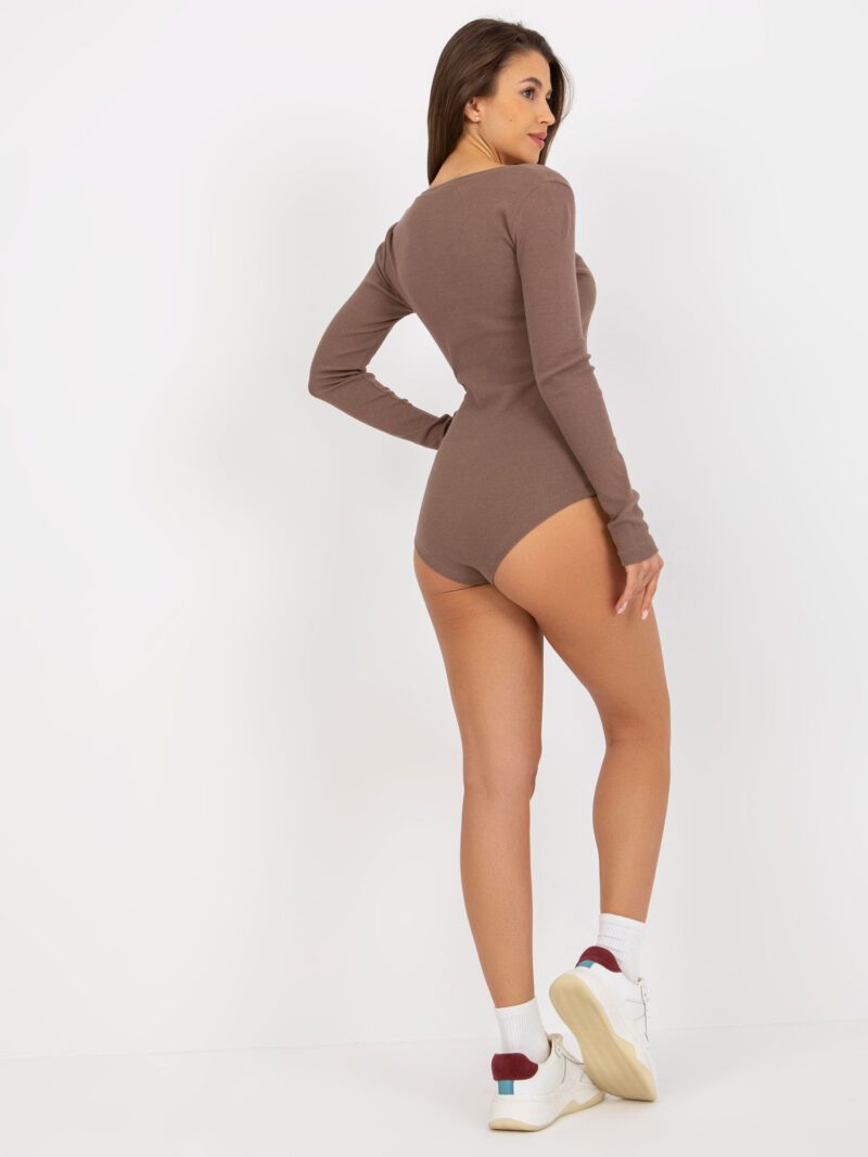 Prążkowane body damskie w kolorze brązowym - obrazek 3