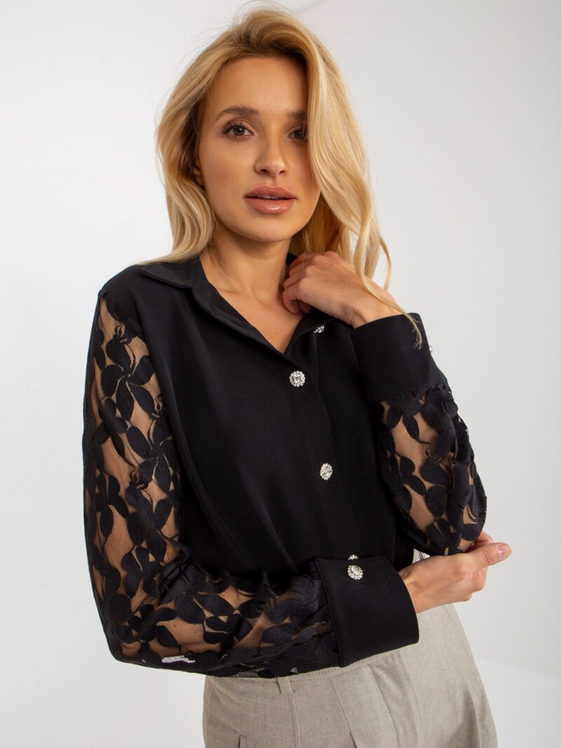 Elegancka czarna koszula z koronkowymi rękawami - obrazek 2