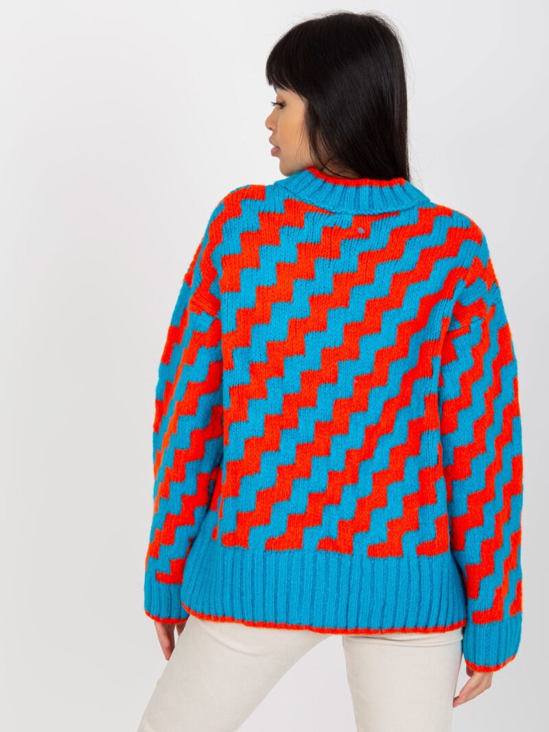 Niebiesko-pomarańczowy sweter damski ze stójką - obrazek 4