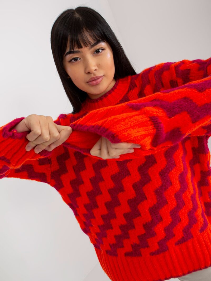 Pomarańczowy sweter damski ze stójką - obrazek 2