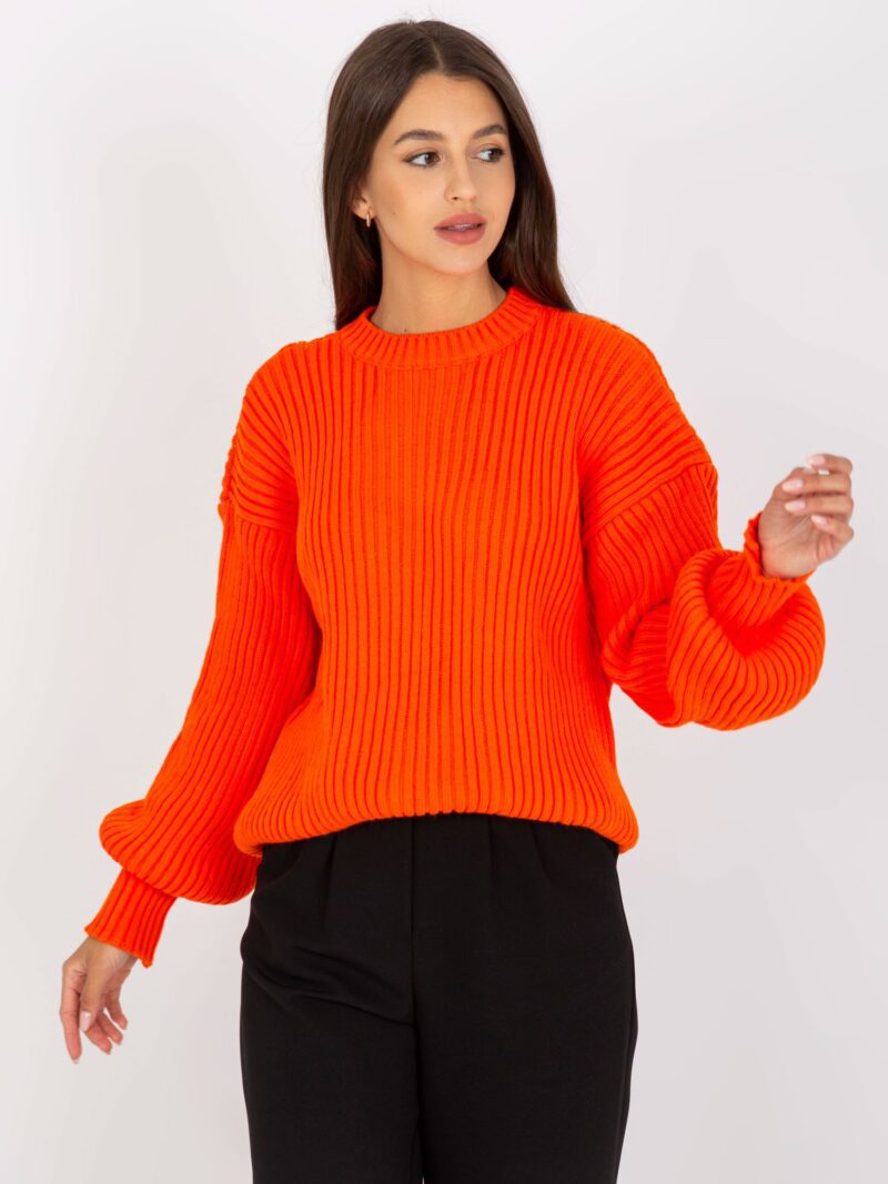 Pomarańczowy sweter oversize z szerokimi rękawami - obrazek 3
