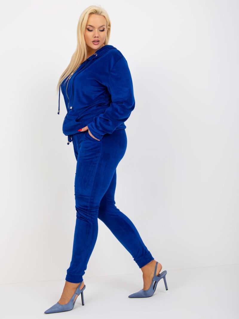 Niebieski komplet welurowy plus size - obrazek 2
