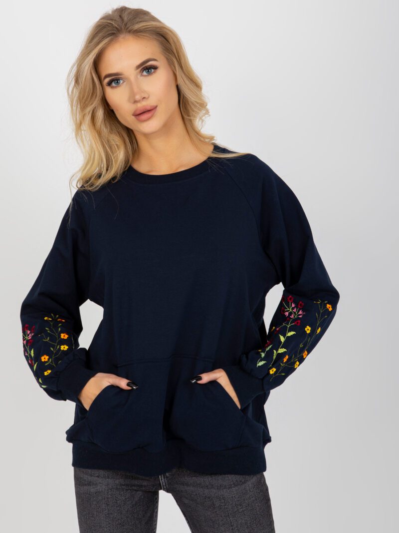 Granatowa bluza damska z haftem w kwiaty - obrazek 4
