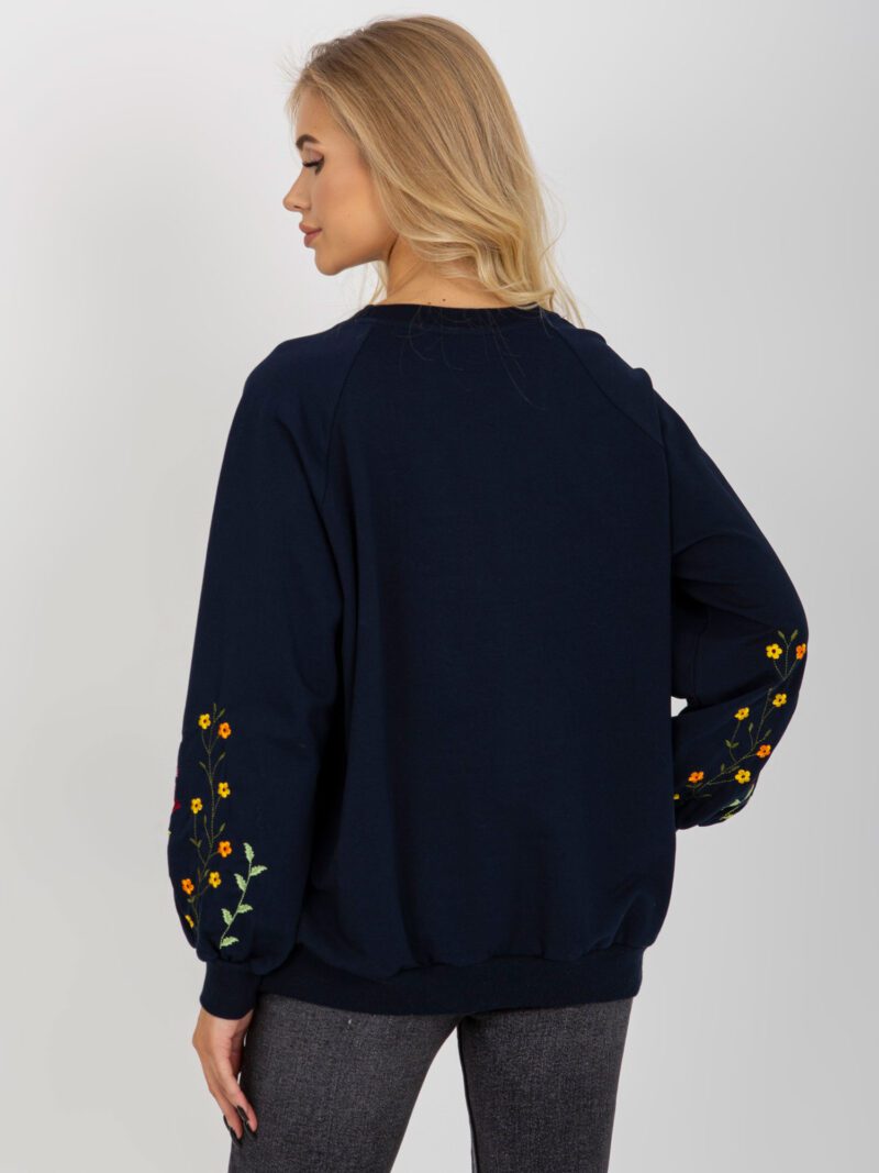 Granatowa bluza damska z haftem w kwiaty - obrazek 3
