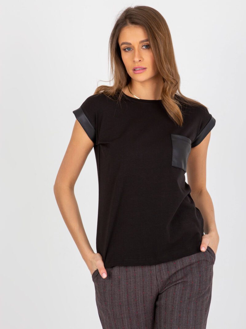 Czarny bawełniany t-shirt z kieszenią