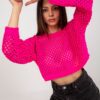 różowy sweter ażurowy