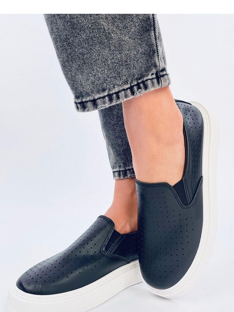 Trampki slip-on ażurowe TOWNS BLACK - Inello - obrazek 2