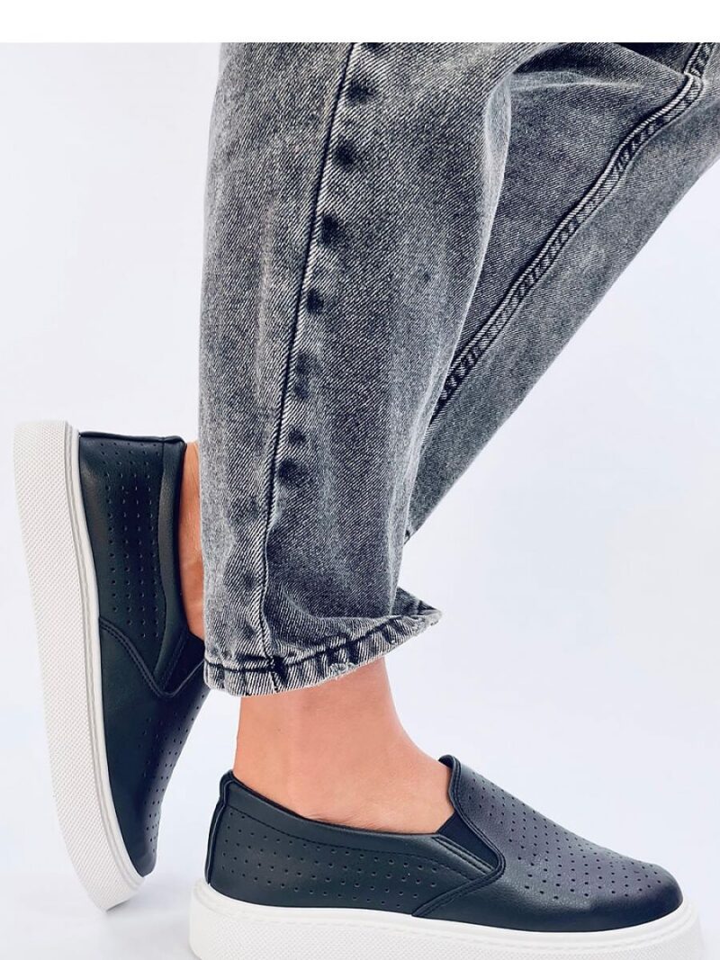 Trampki slip-on ażurowe TOWNS BLACK - Inello - obrazek 3