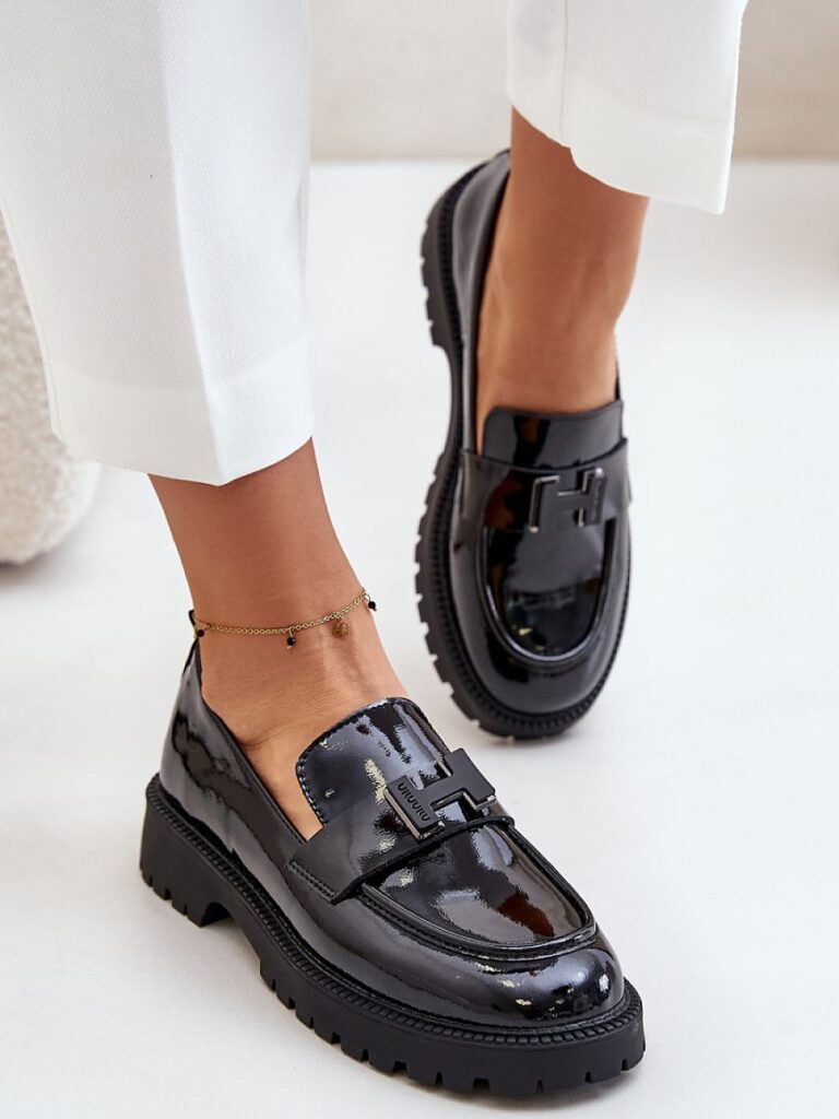 Mokasyny Model Vinceza 62187 Black Lakier - Step in style