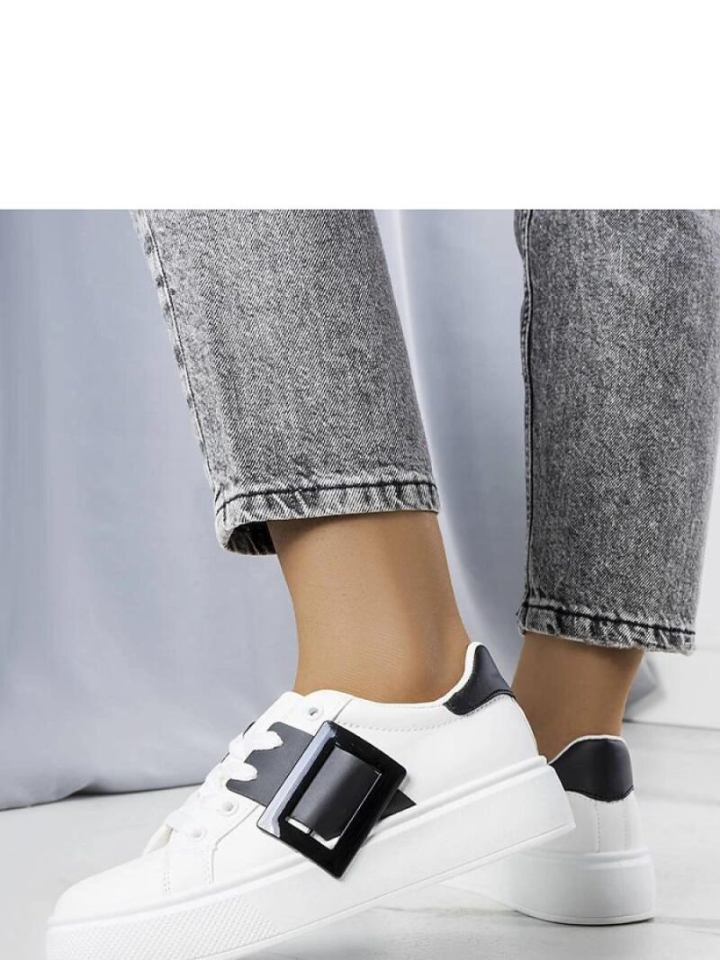 Białe sneakersy zdobione czarną klamerką Toni - Solea - obrazek 2